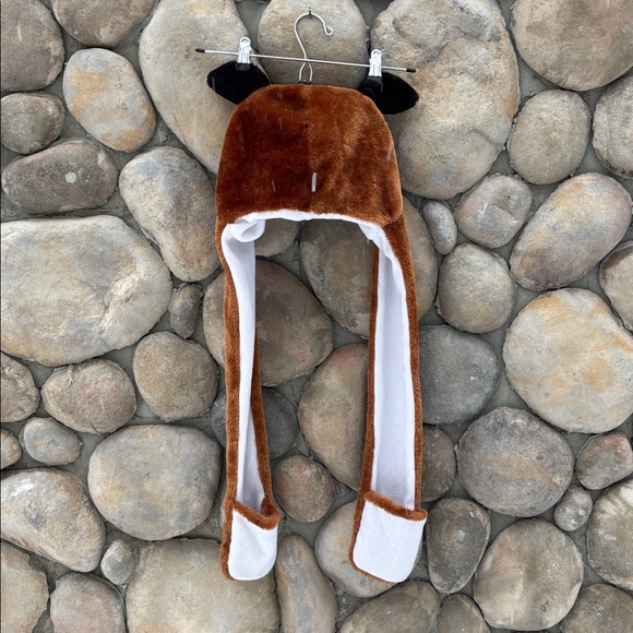 Red Panda 3 in 1 Hat, Scarf, Mittens - Picture 2 of 6